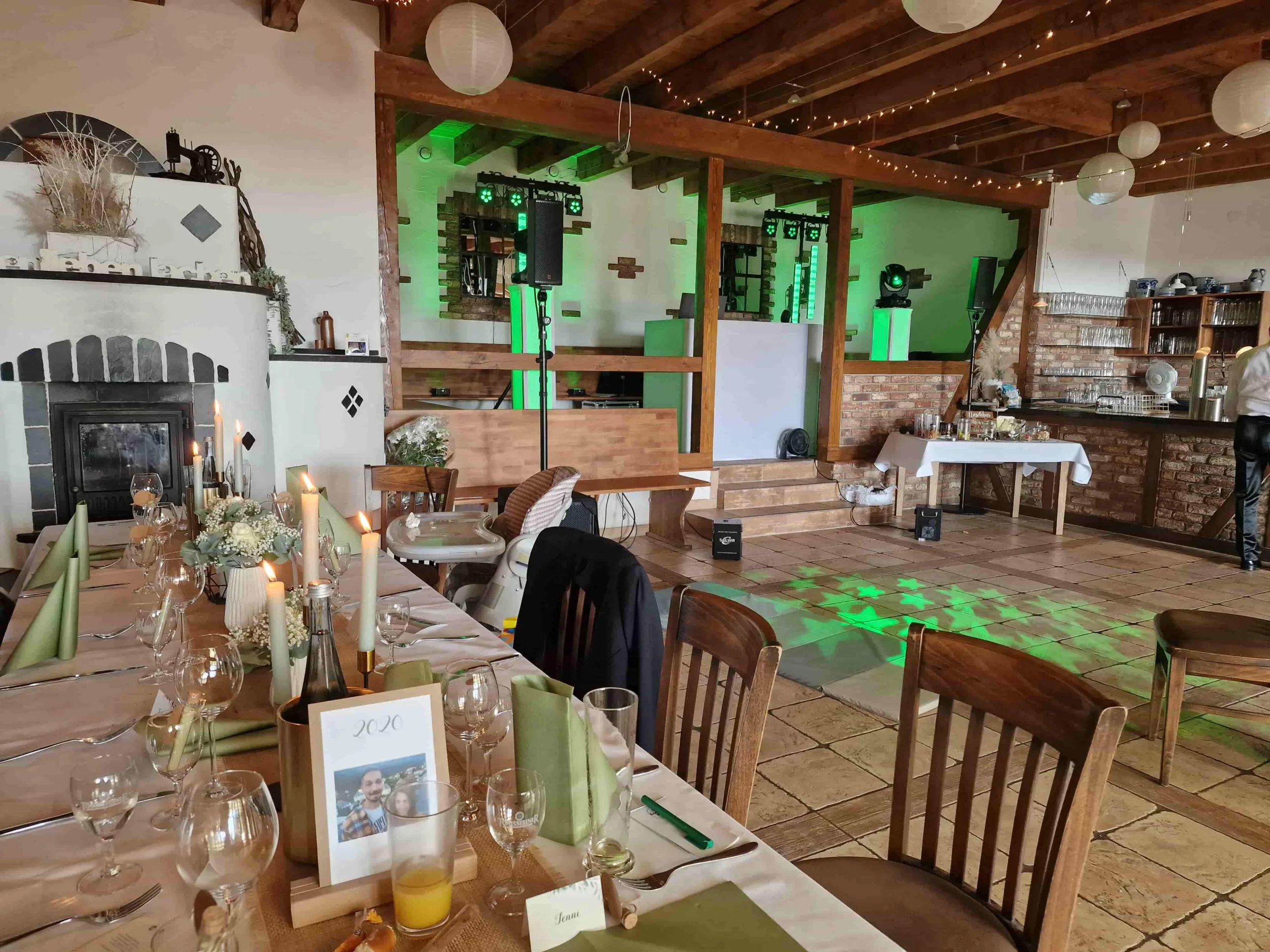 DJ Julian Engels auf Hochzeit in Berghof Betzdorf