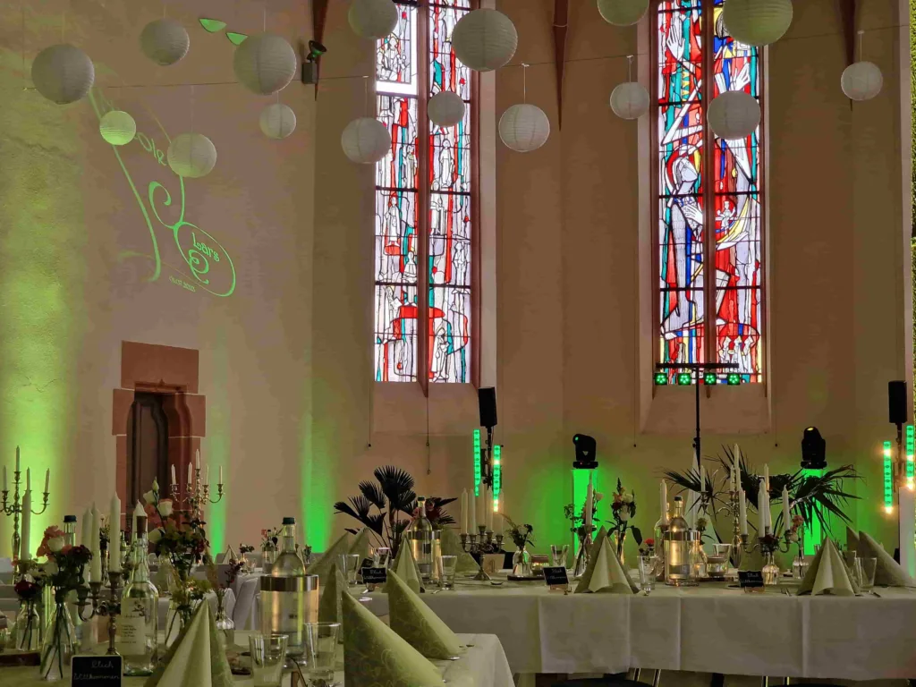 Hochzeitsfeier mit DJ Julian Engels im Forum Antoniuskirche in Waldbreitbach